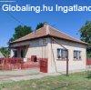 Elad� csal�di h�z Pusztaottlaka, 	D�zsa utca
