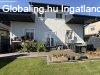 Elad� ikerh�z Sz�kesfeh�rv�r, 	�reghegyen