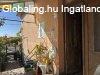 Elad� csal�di h�z Jen�, 	K�zpont