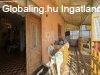 Elad� csal�di h�z Jen�, 	K�zpont