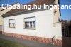 Elad� fel�j�t�sra v�r� csal�di h�z, mell�k�p�letekkel, nagy 