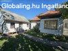 Balatonkereszt�ron k�n�lunk megv�telre egy �n�ll� kis h�zat.