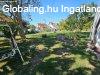 Balatonkereszt�ron k�n�lunk megv�telre egy �n�ll� kis h�zat.
