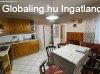 Elad� csal�di h�z Fegyvernek k�zpontj�ban!