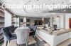 Gy�rz�molyon EGYEDI st�lus�, 3 szintes csal�di h�z, medenc�v