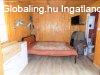 �rnyas f�k alatt k�t kicsi h�zik� 