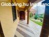 Fel�j�tott, medenc�s polg�ri csal�di h�z elad� J�szber�ny k�