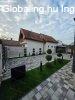 J�szber�ny frekvent�lt r�sz�n 280 nm-es, emeletes csal�di h�