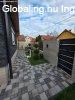 J�szber�ny frekvent�lt r�sz�n 280 nm-es, emeletes csal�di h�