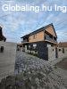J�szber�ny frekvent�lt r�sz�n 280 nm-es, emeletes csal�di h�