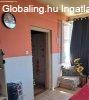 Elad� 75.00 nm-es Fel�j�tand� Csal�di h�z Dabas