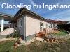 Elad� ikerh�z S�, 	Csendes utca