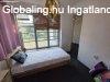 Balatonbogl�ron, a Balatont�l p�r perc s�t�ra csal�di h�z el