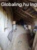 K�ll� mell�kutc�j�ban elad� paraszth�z