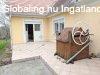 Elad� h�z, Becsv�lgye