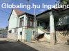 Csal�di h�z c�ggel, felszerelt telephellyel, g�pekkel �s j�r