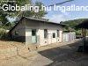 Csal�di h�z c�ggel, felszerelt telephellyel, g�pekkel �s j�r