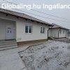Monoron kzpont kzelben, 2 db trsashzi laks p
